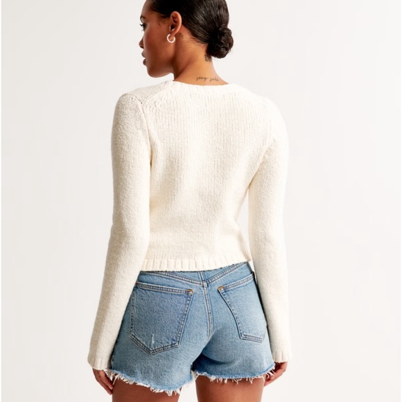 Abercrombie High Rise Mom Short | Medium Destory - Picture 8 of 10